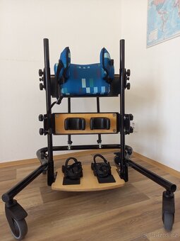 Vertikalizační stojan Leckey F - 2