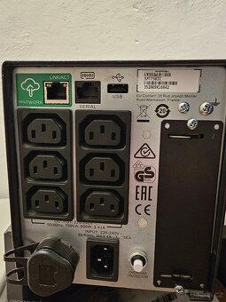 Záložní zdroj APC Smart UPS 750 - 2