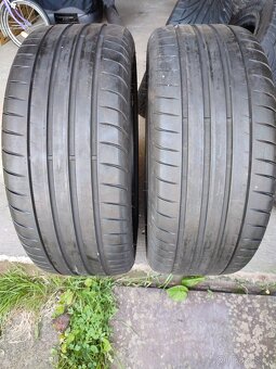 255/45 R19 - 2