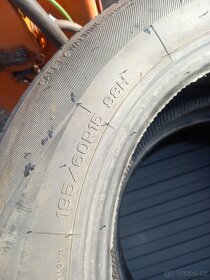 195/60 r15 skoro nové pneu - 2