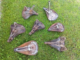 Staré kožené sedla - 2