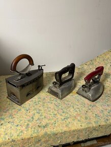 Staré funkční žehličky - 3 ks - 2