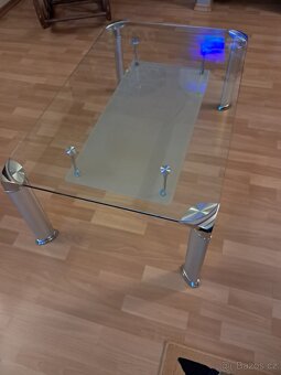 Kuchyňský a konferenční skleněný stul - 2