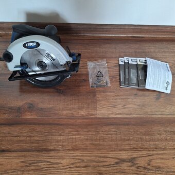 Okružní Pila FERM CSM1037 - 2