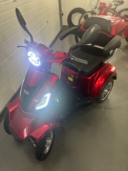 Čtyřkolový elektrický invalidní vozík - 2
