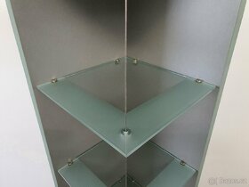 Výstavní rohová policová vitrína - 2