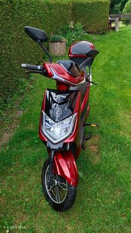 Elektroskútr Racceway - 2