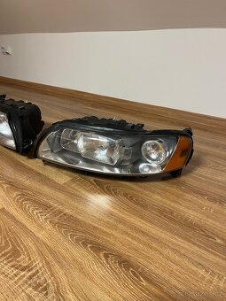 Volvo světlomety pravý 30784250 levý 30784248 - 2