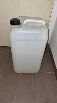 PLASTOVÝ KANYSTR   20   LITRŮ - 2