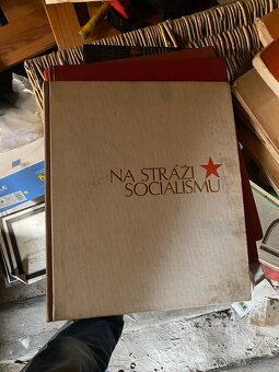Staré komunistické knihy - 2