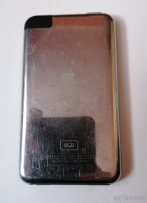 Prodám Apple iPod touch - 8GB na náhradní díly - 2