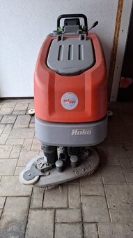 Podlahový mycí stroj Hako B70C - 2