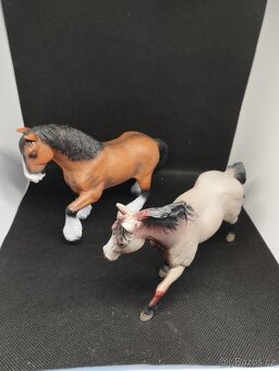 Bullyland koník, fake Schleich - 2