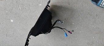 Vnitřek područky kastliku bmw f10 f11 facelift s bluetooth - 2