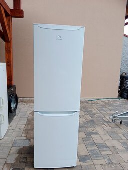 Lednice s mrazakem Indesit - 2