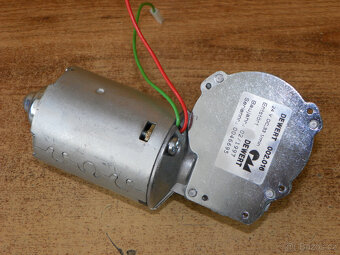 Elektromotor s převodovkou DEWERT 24 VDC, 33 ot./min. 330 W - 2