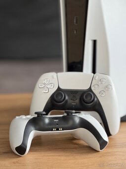 PlayStation 5 / 2x ovladač DualSense/ ZÁRUKA - 2