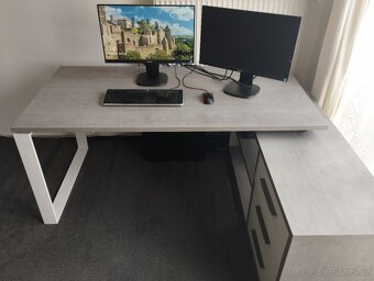 Masivní pracovní rohotvý stůl - 2