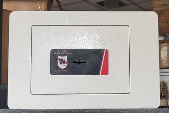 Stěnový sejf - trezor / nepožitý k zazdění - 2