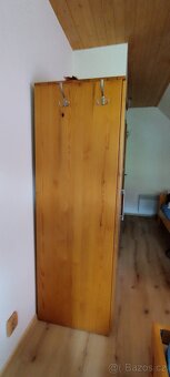 Dřevěná skříň - 2