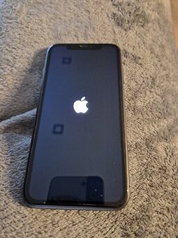 IPhone 11 black + I pods set - 2