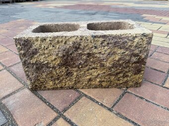 Okrasná tvárnice Pískovo Hnědá Jednostranná - 2