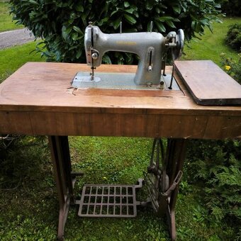 ŠICÍ STROJ MINERVA - 2