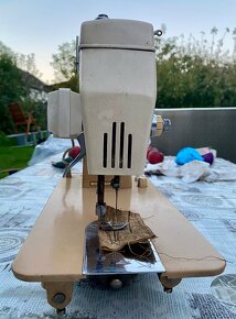 Šicí stroj Lucznik 415 - 2