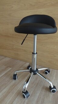 Pojízdná barová stolička - 2