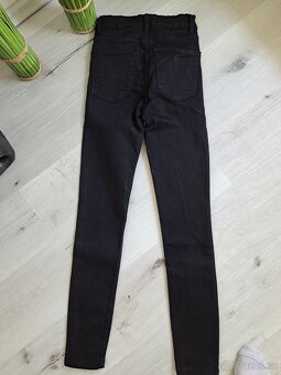 Černé slim kalhoty - 2