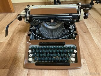 Mechanický psací stroj Consul - 2