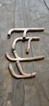 Svody výfuku Tatra 613 - 2