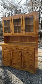 Masivní příborník - 2