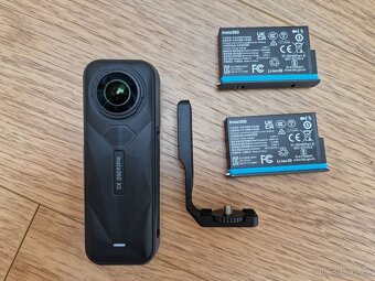 Kamera Insta360 X5 + příslušenství - 2