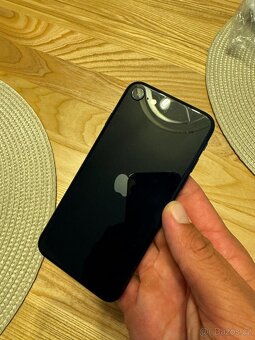 iPhone SE 2022 - 2