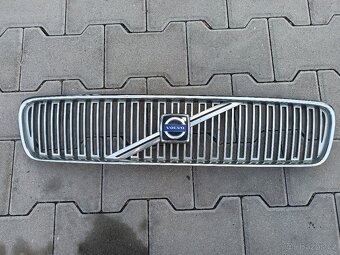 Nárazník a mřížka Volvo V50 - 2