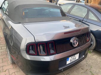 Ford Mustang 3.7 cabrio vyměním za Minibagr - 2