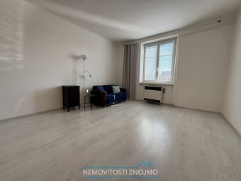 Pronájem cihlového bytu 1+kk, 30m2, částečně zařízený, dvore - 2
