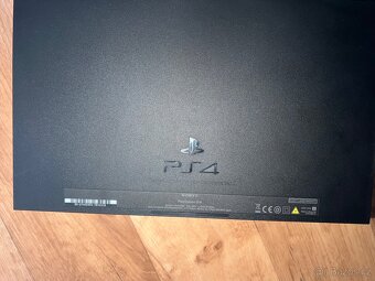 Sony PlayStation 4 1TB včetně 2 originálních ovladačů PS4 - 2