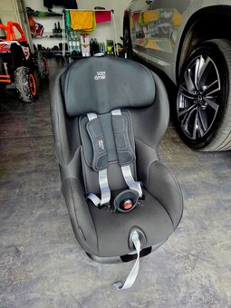 Britax Römer TRIFIX 2 iSize 2022 Cosmos Black - 2