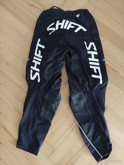 Dětské MX kalhoty SHIFT vel. 26, dres a chrániče jako bonus - 2