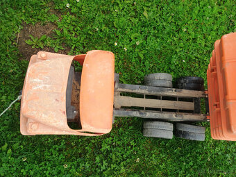 Stará plastová tatra T148 - 2
