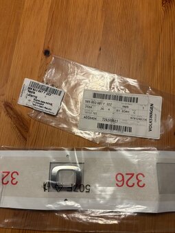 Zadní středový nápis ŠKODA (2021) original - Stříbrný - 2