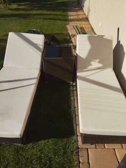 Prodám lehátka plast.ratan nevyužité. - 2