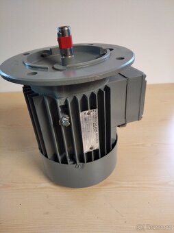 Prodám motor MEZ Mohelnice 2.2  kw  2800ot. na 380v - 2