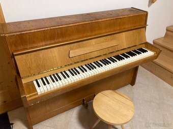 Prodám pianino Petrof model 103 včetně židličky - 2