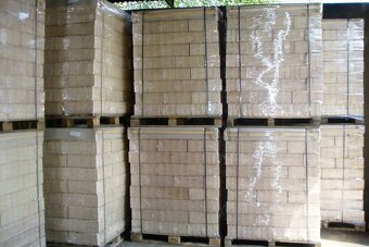 DŘEVĚNÉ BRIKETY BUK RUF 67Kč/10kg i válec - SKLADEM - 2