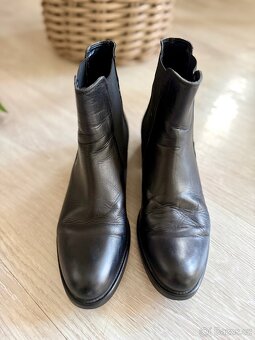 Dámské černé kotníkové BAŤA - 2