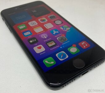 iPhone SE 2020 64GB Black, bat.92%, příslušenství - 2