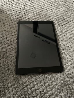 Apple iPad 8 (2020) - 2